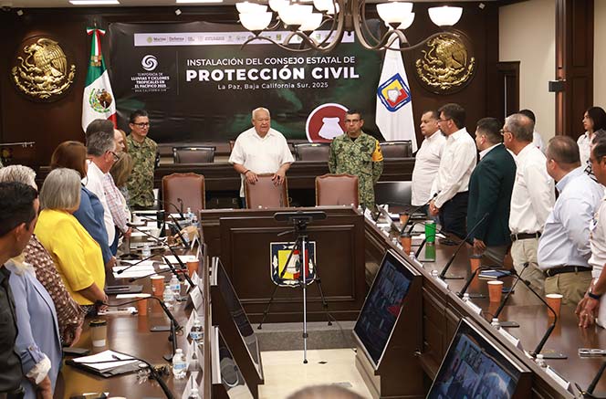 Instala gobernador Víctor Castro